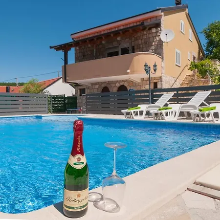 Holiday Mateovi Dvori *