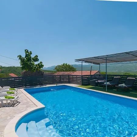 Holiday Mateovi Dvori * Slivno (Split-Dalmatia)