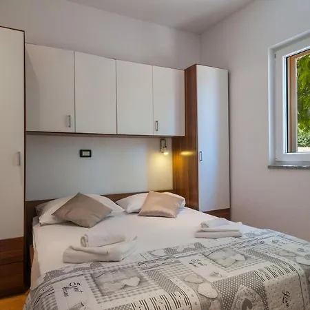 Holiday home Holiday Mateovi Dvori Slivno (Split-Dalmatia)