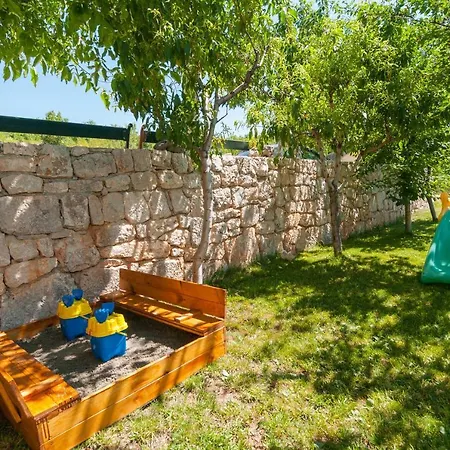 Holiday Mateovi Dvori Slivno (Split-Dalmatia)