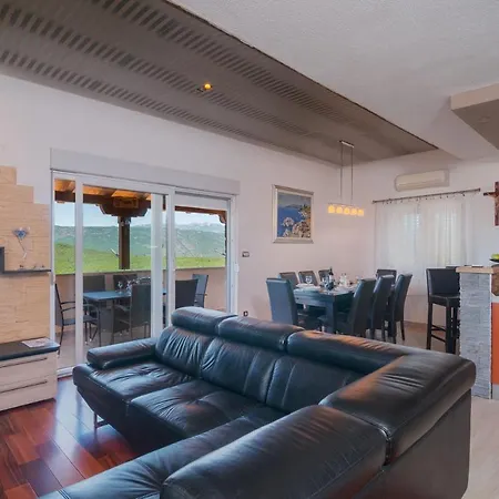 Holiday Mateovi Dvori Slivno (Split-Dalmatia)