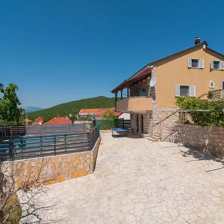 Holiday Mateovi Dvori Holiday home *